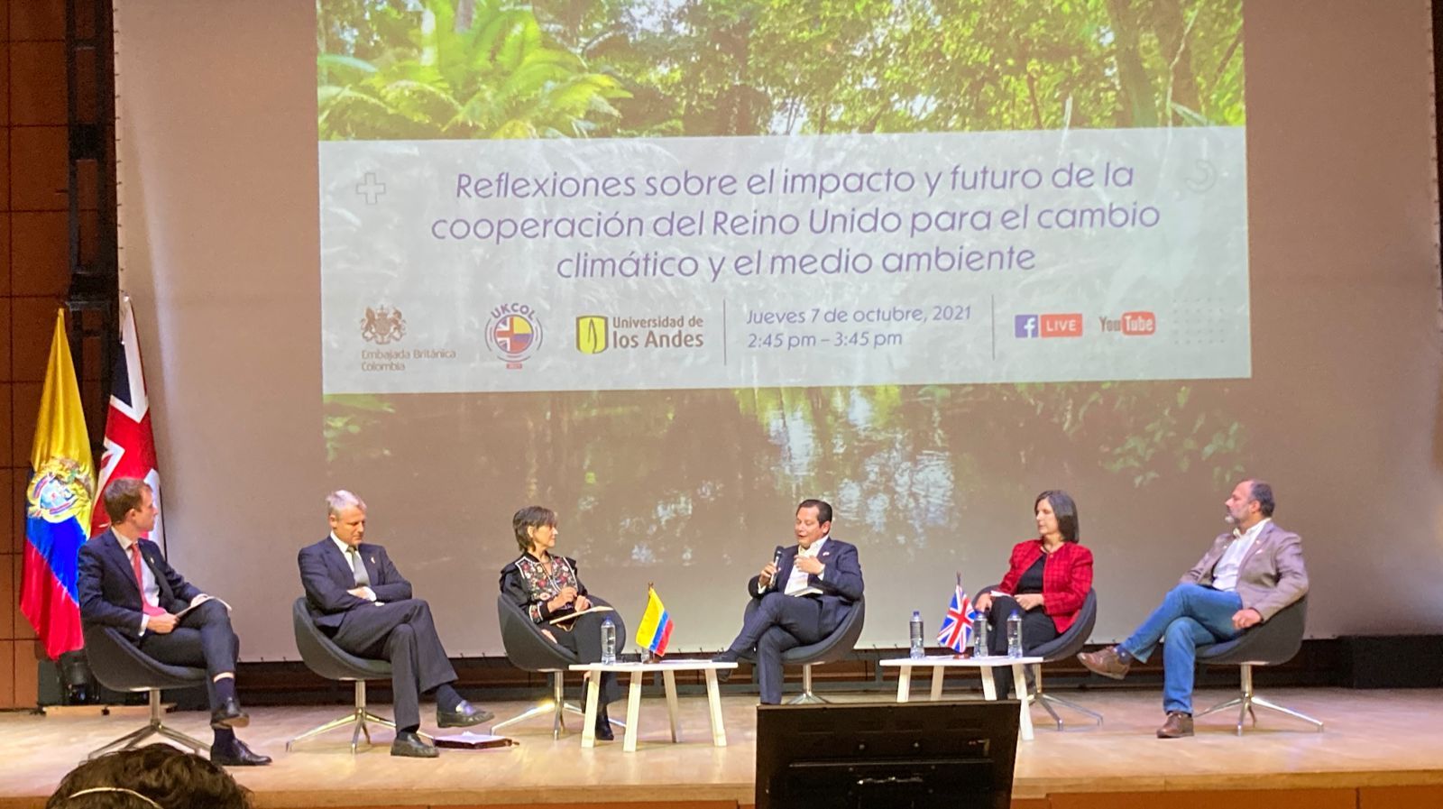 Panel del conversatorio